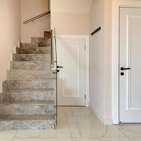 Cleopatra Sunset Duplex アパート アランヤ